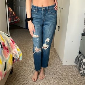 Hollister high-rise, Mom Jean vintage stretch 1R